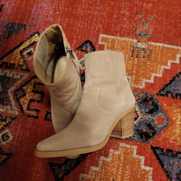 LUCKY BRAND western booties - Picture 1 of 8